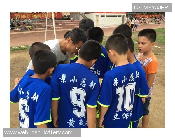 足球旗语的魅力与技巧解析让你在比赛中脱颖而出 足球旗语的魅力与技巧解析让你在比赛中脱颖而出